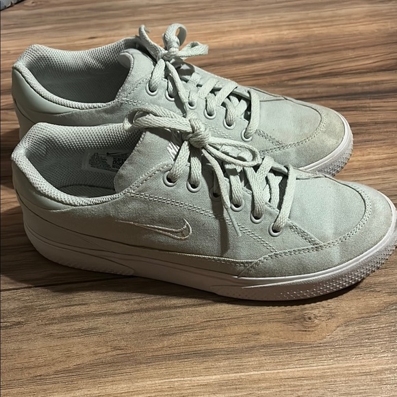 Stylish seafoam green Sneakers - Picture 2 of 5